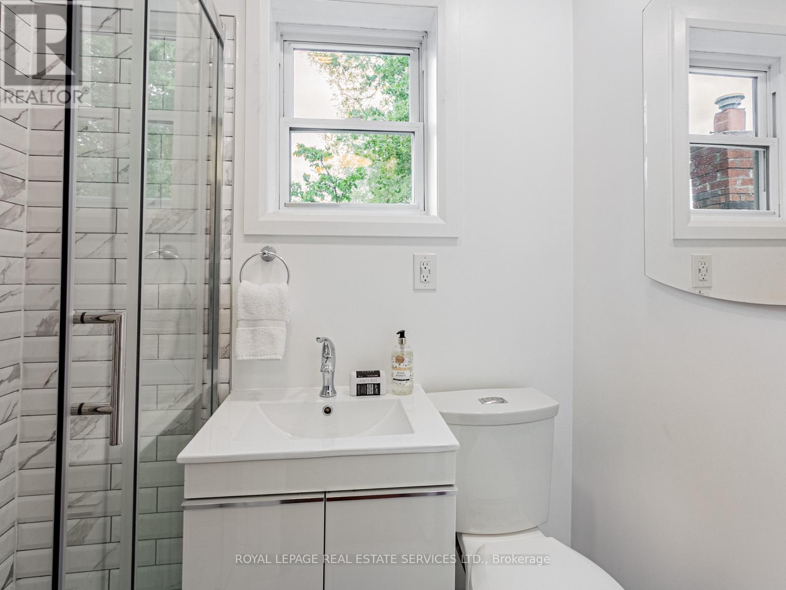 












50 FLORENCE CRESCENT

,
Toronto,




Ontario
M6N4E5

