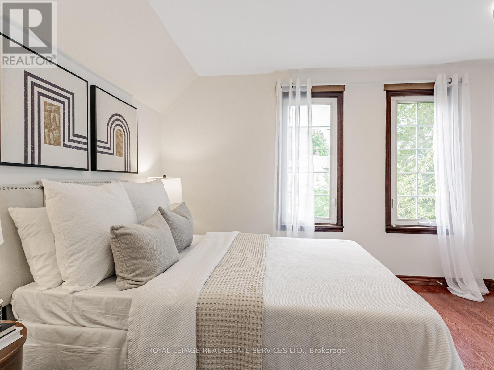 












50 FLORENCE CRESCENT

,
Toronto,




Ontario
M6N4E5

