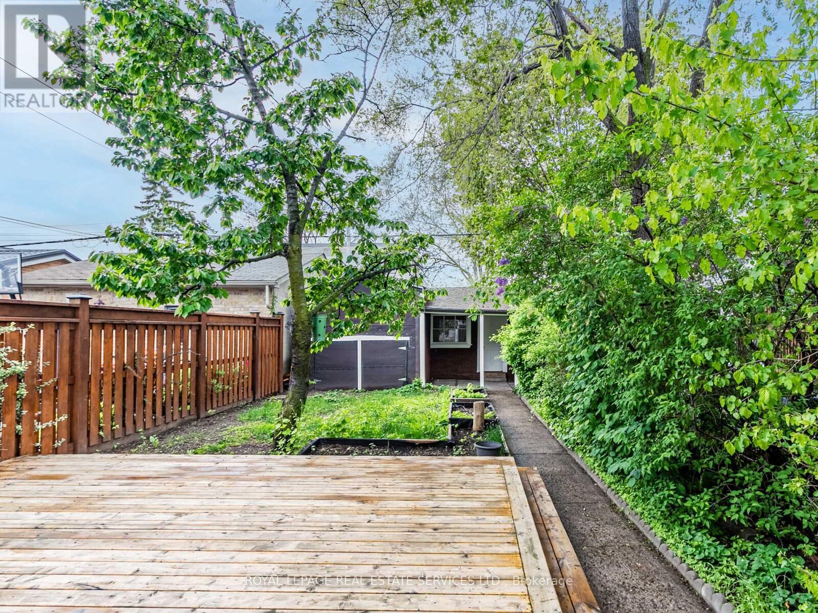 












50 FLORENCE CRESCENT

,
Toronto,




Ontario
M6N4E5

