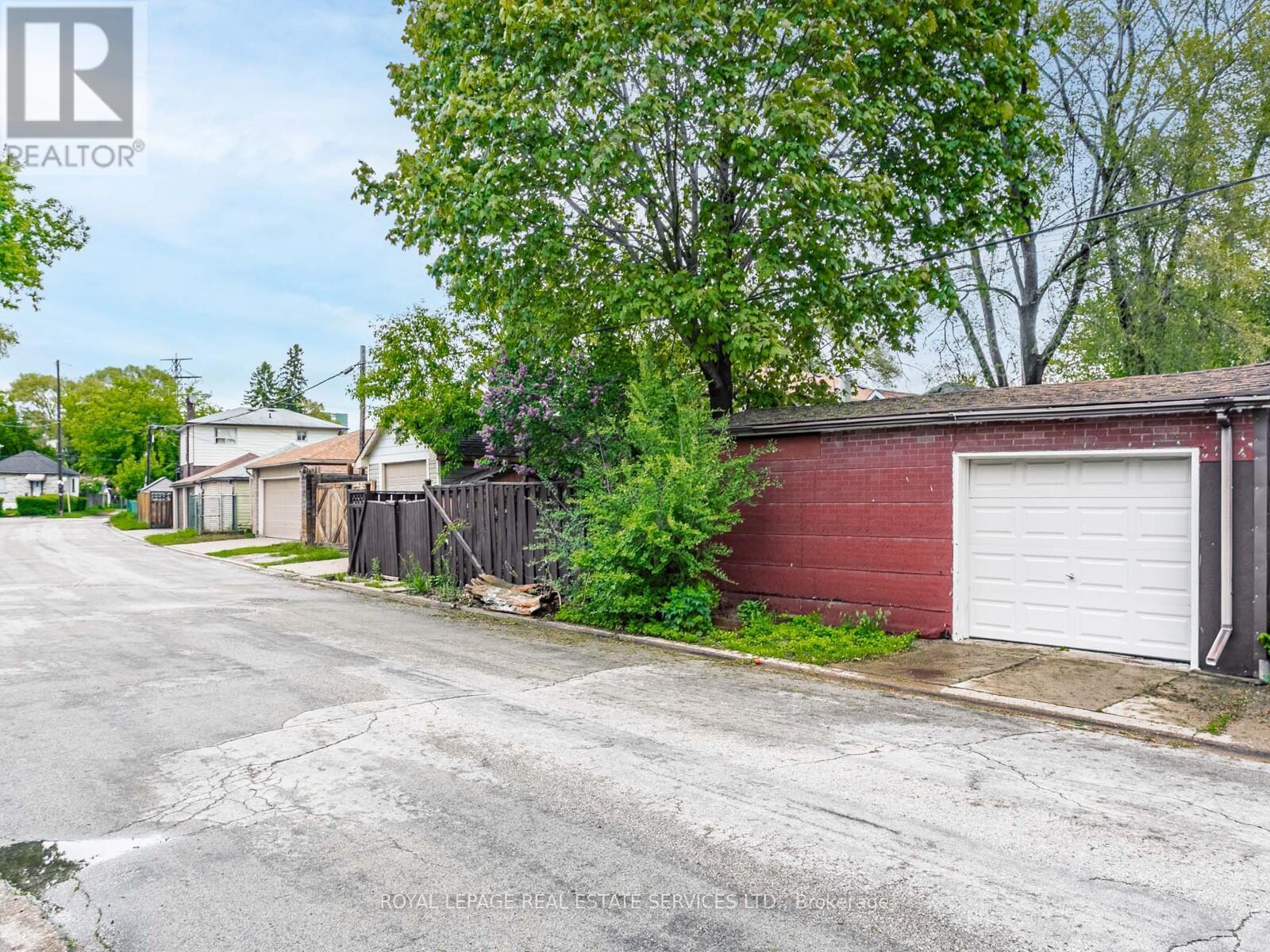 












50 FLORENCE CRESCENT

,
Toronto,




Ontario
M6N4E5

