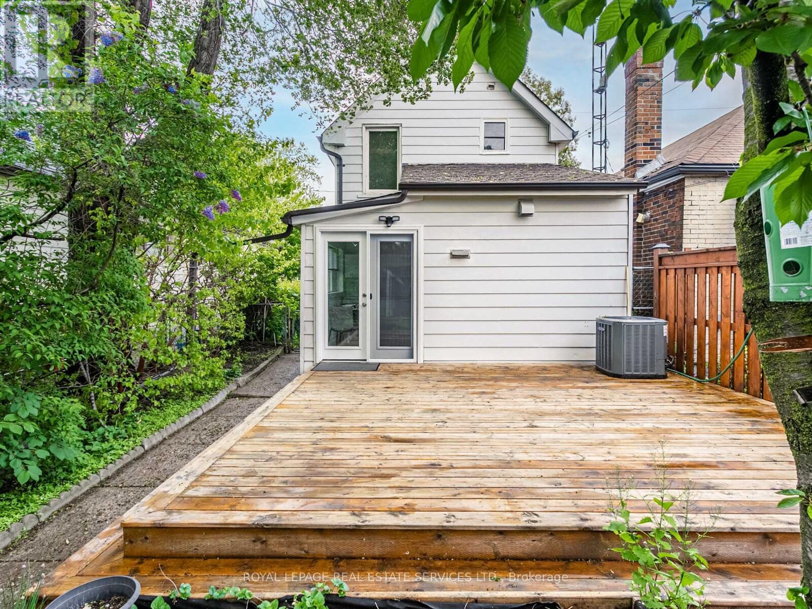 












50 FLORENCE CRESCENT

,
Toronto,




Ontario
M6N4E5

