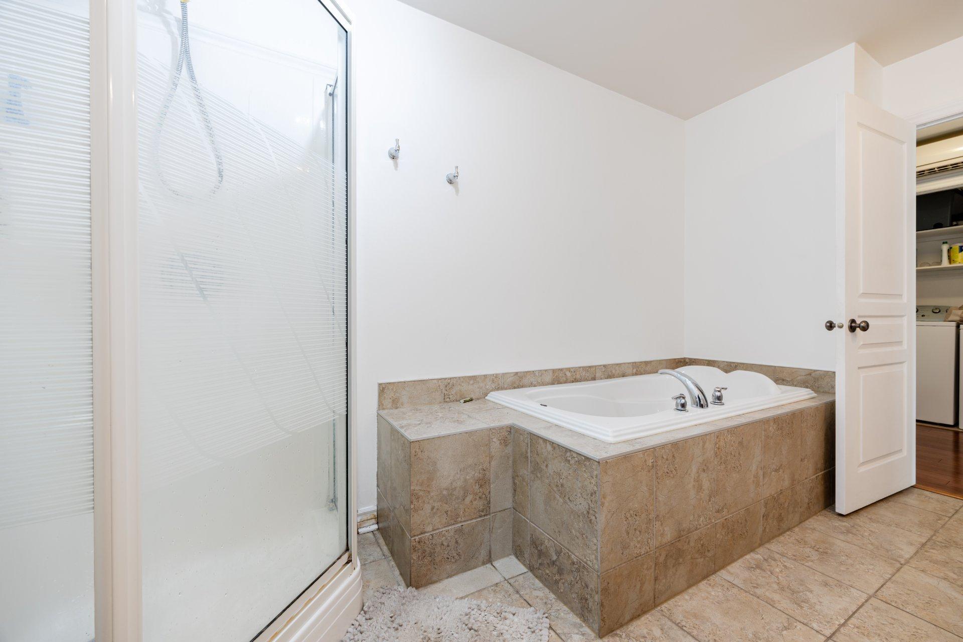 









4595


Ch. des Prairies

, 3,
Brossard,




QC
J4Y0E5


