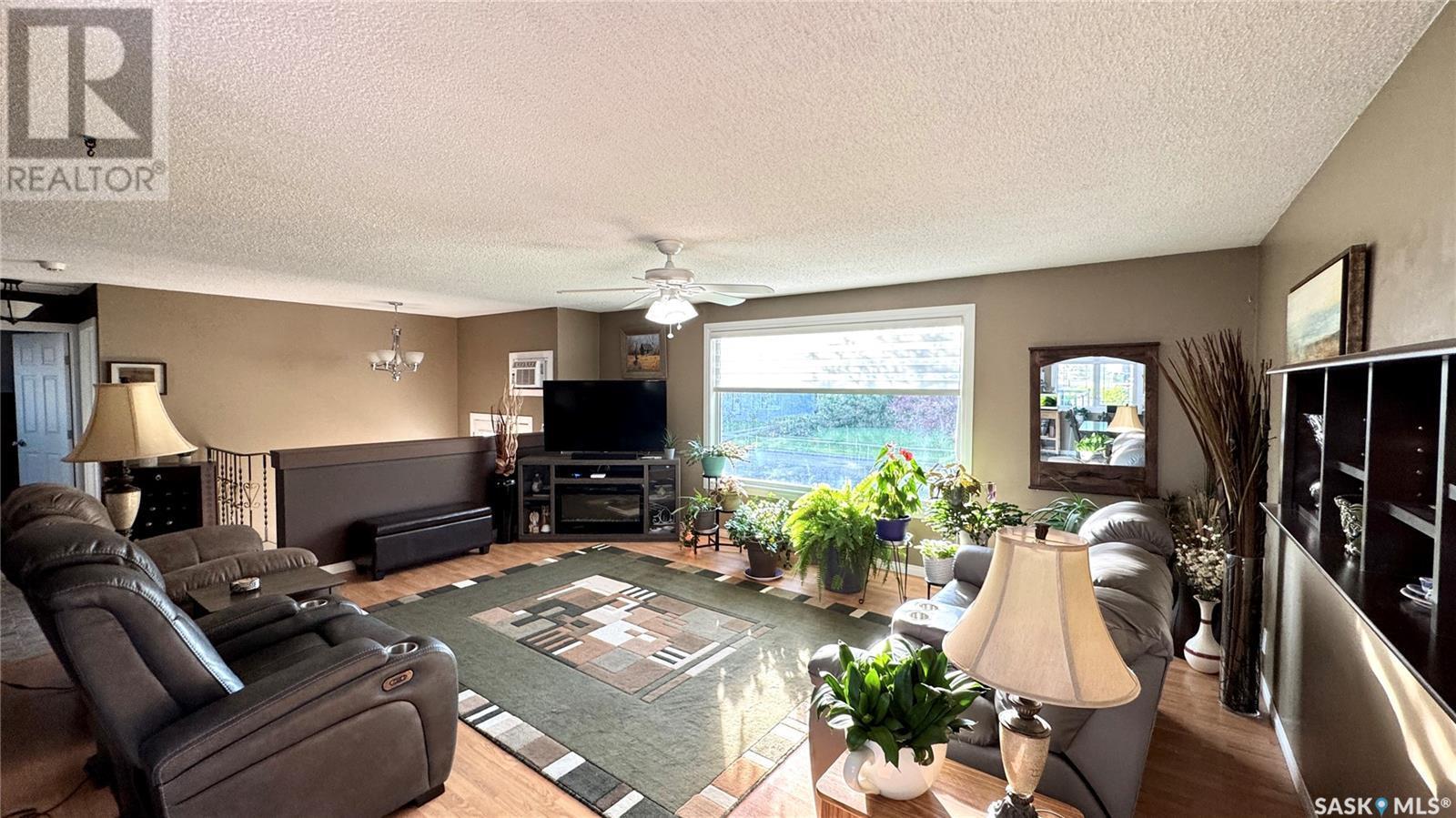 












122 Hamilton STREET

,
Davidson,




Saskatchewan
S0G1A0

