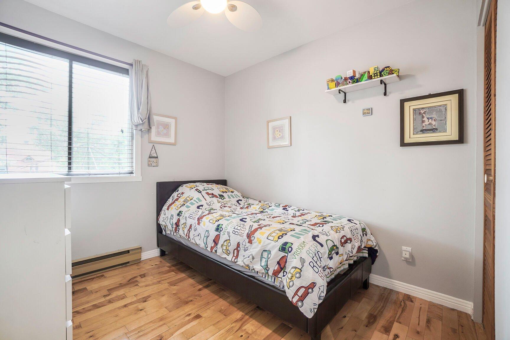 









856


13e Avenue

,
Laval (Fabreville),




QC
H7R4N6

