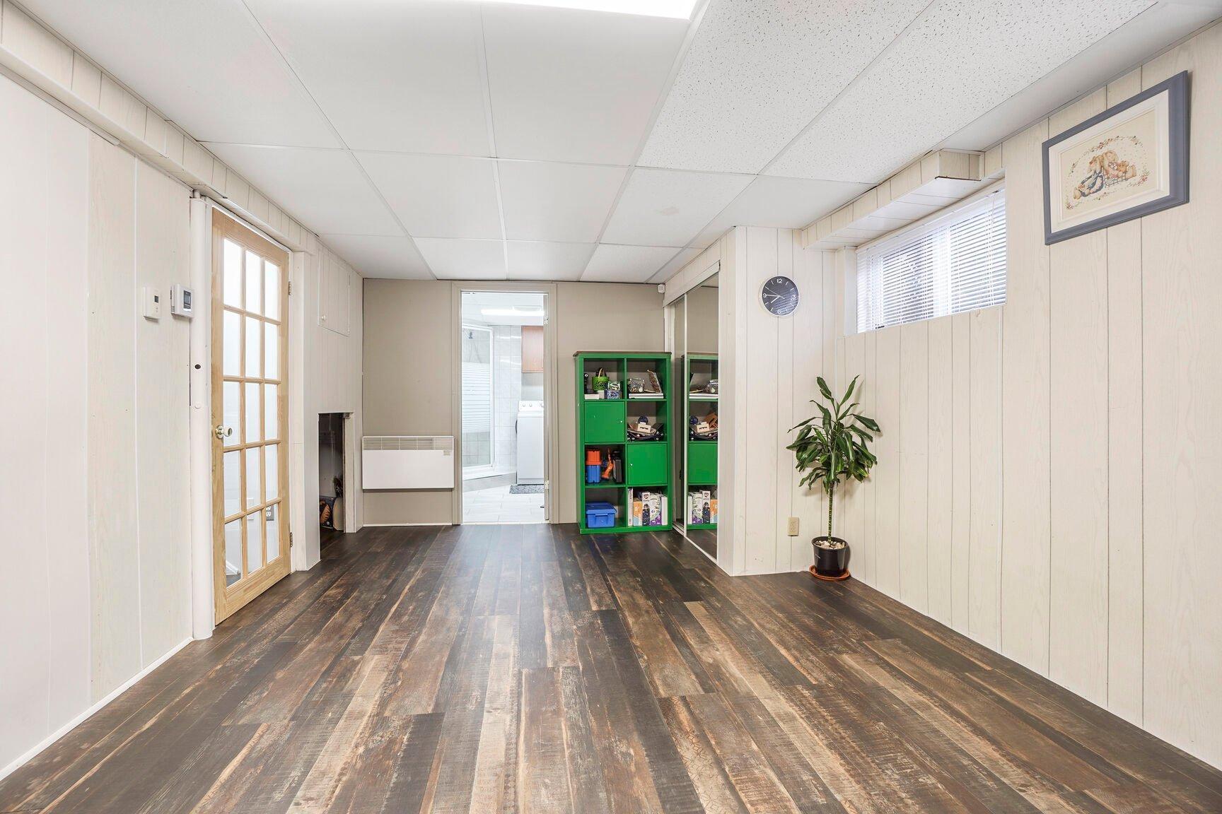 









856


13e Avenue

,
Laval (Fabreville),




QC
H7R4N6

