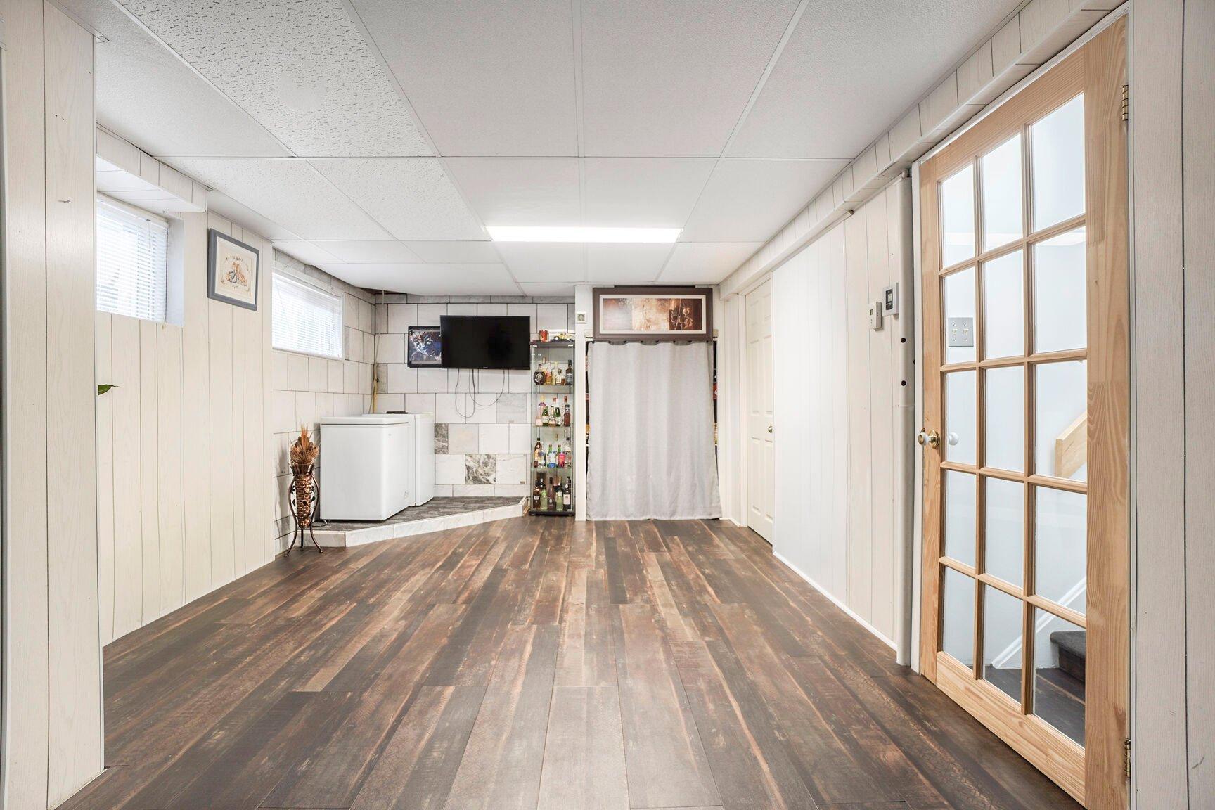 









856


13e Avenue

,
Laval (Fabreville),




QC
H7R4N6

