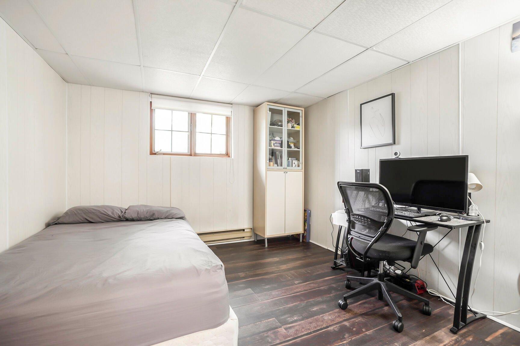 









856


13e Avenue

,
Laval (Fabreville),




QC
H7R4N6


