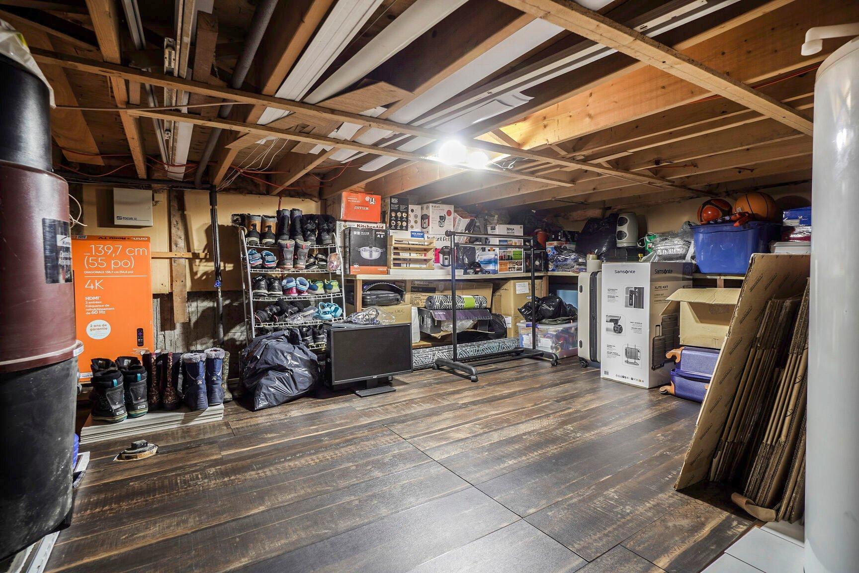 









856


13e Avenue

,
Laval (Fabreville),




QC
H7R4N6

