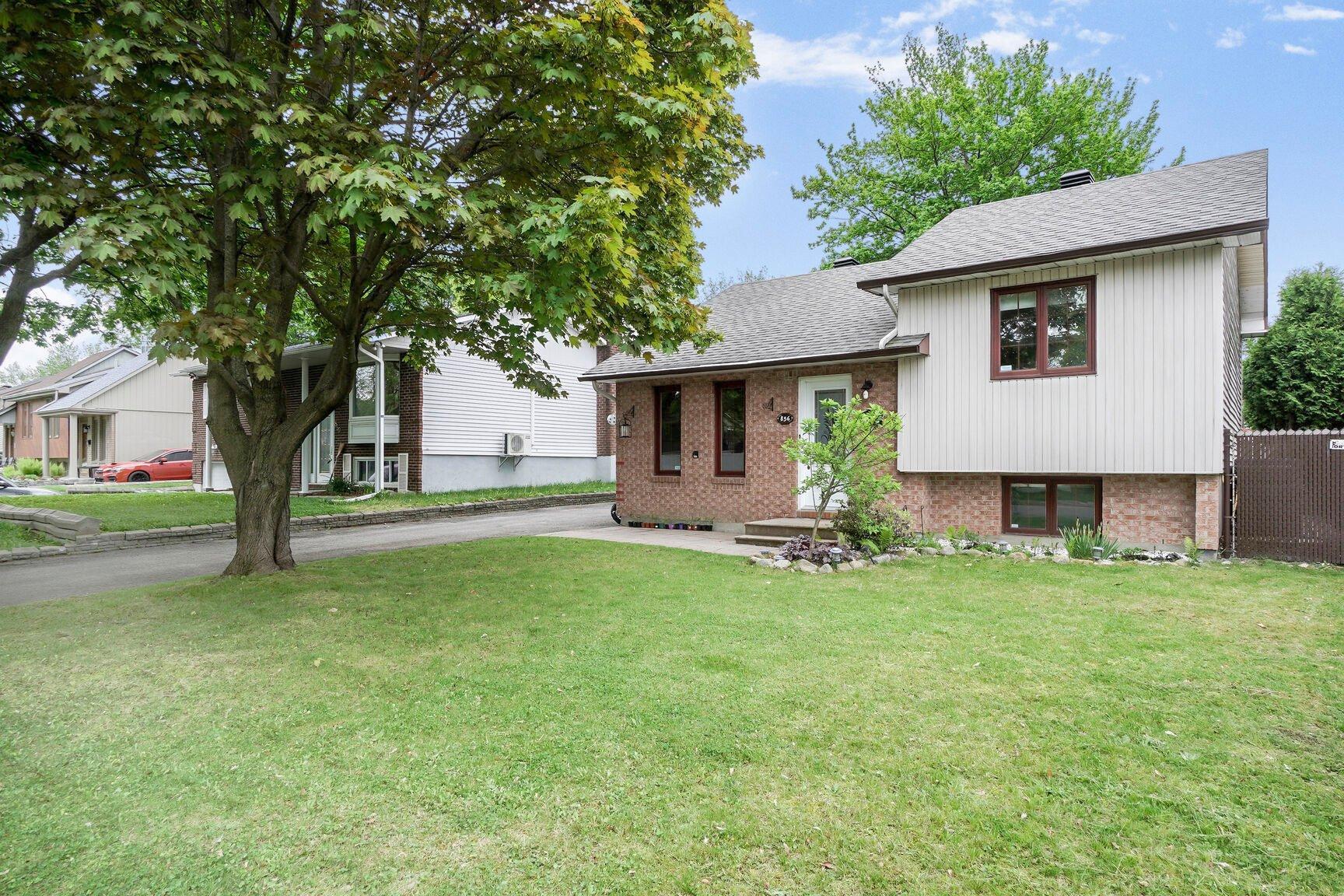 









856


13e Avenue

,
Laval (Fabreville),




QC
H7R4N6

