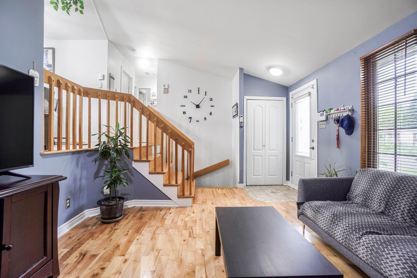 









856


13e Avenue

,
Laval (Fabreville),




QC
H7R4N6

