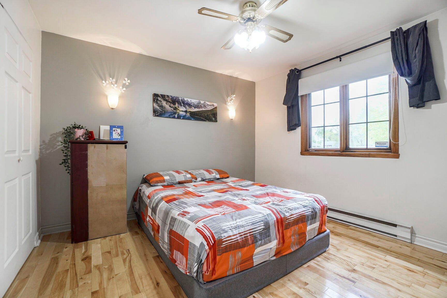 









856


13e Avenue

,
Laval (Fabreville),




QC
H7R4N6


