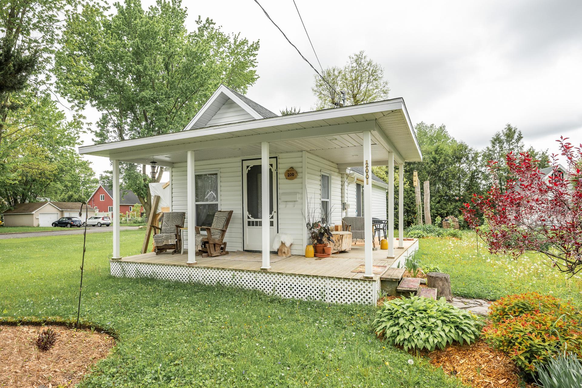 









200


Rue Harris

,
Saint-Jean-sur-Richelieu,




QC
J3B4N6

