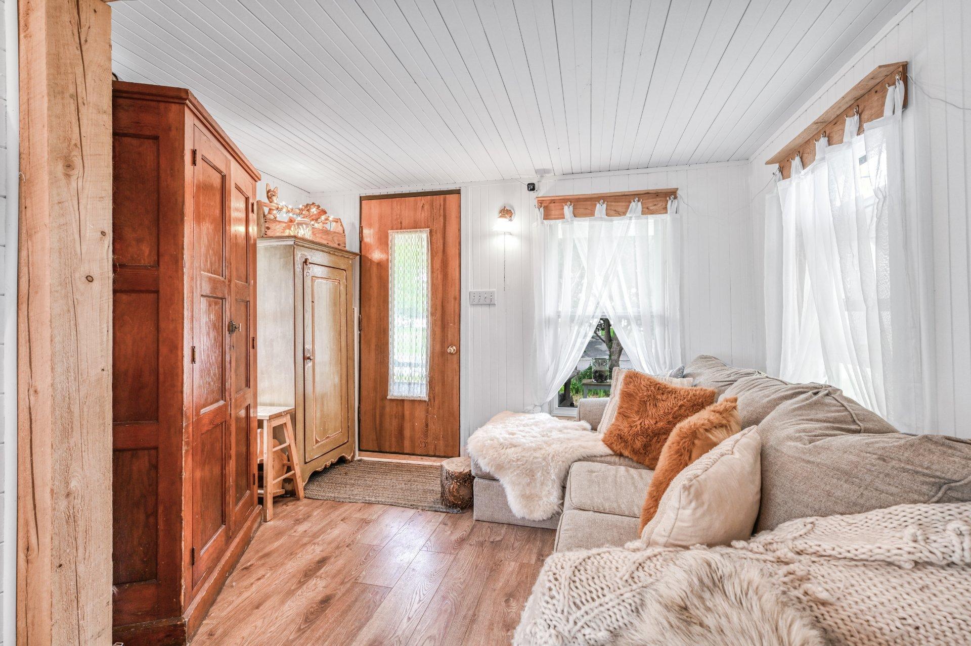 









200


Rue Harris

,
Saint-Jean-sur-Richelieu,




QC
J3B4N6

