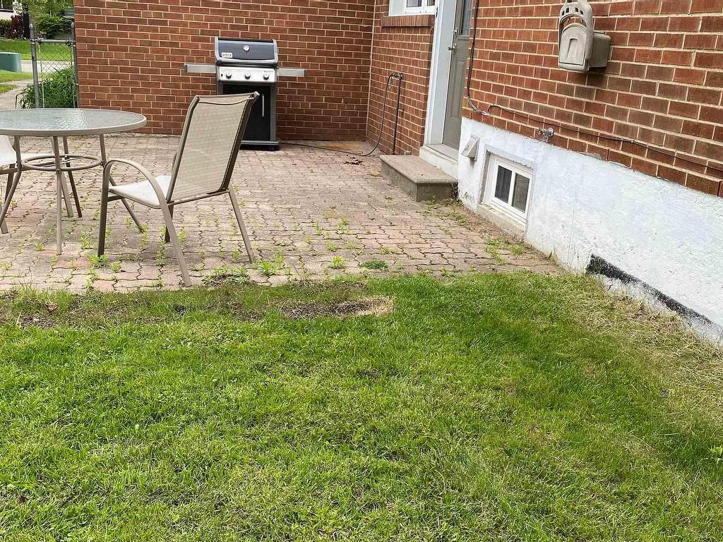 









35


Aintree

Crescent,
Brampton,




ON
L6T 2T2

