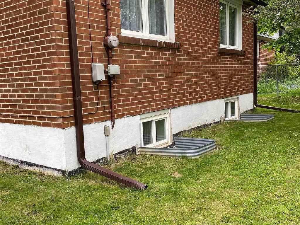 









35


Aintree

Crescent,
Brampton,




ON
L6T 2T2

