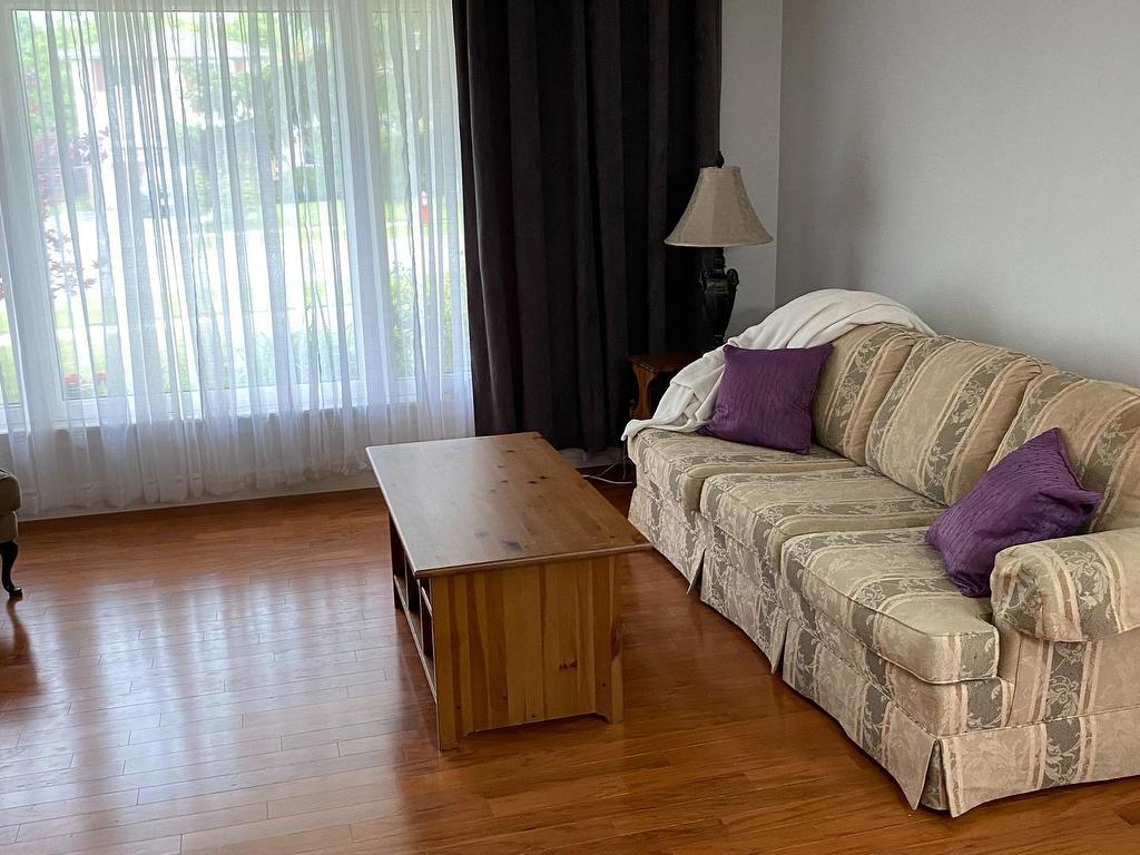 









35


Aintree

Crescent,
Brampton,




ON
L6T 2T2

