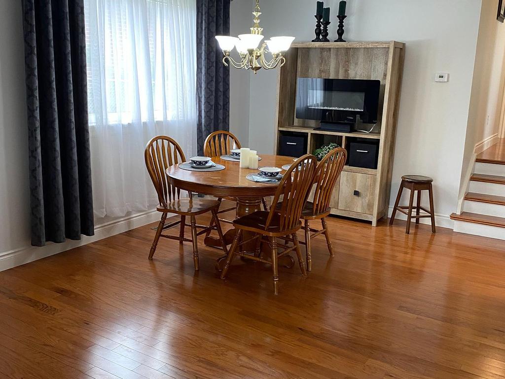 









35


Aintree

Crescent,
Brampton,




ON
L6T 2T2

