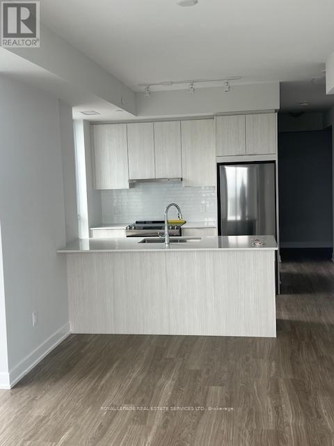 












4011 - 430 SQUARE ONE DRIVE

,
Mississauga,




Ontario
L5B0L6

