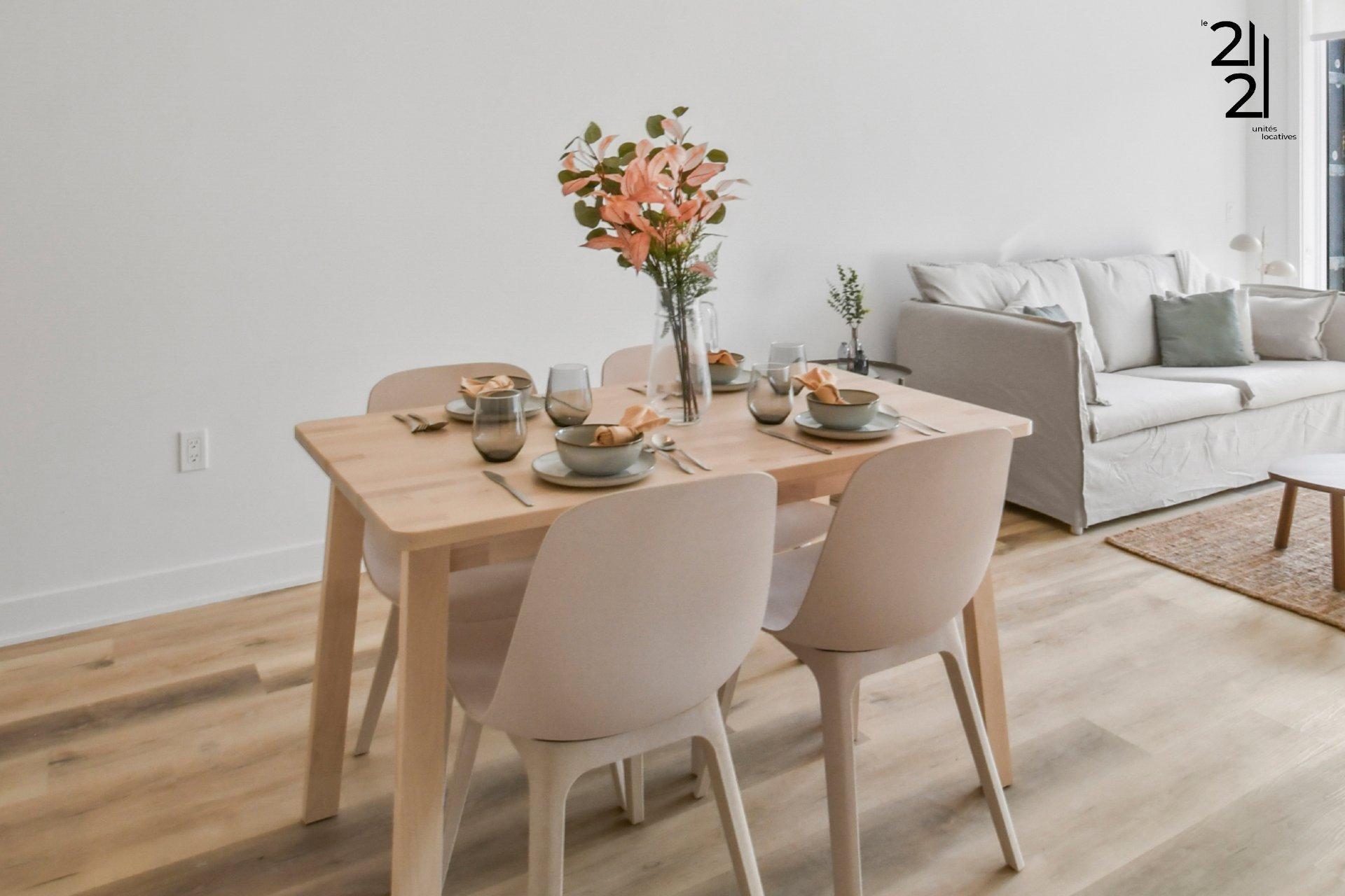 









2121


Av. Papineau

, 210,
Montréal (Ville-Marie),




QC
H2K4J5

