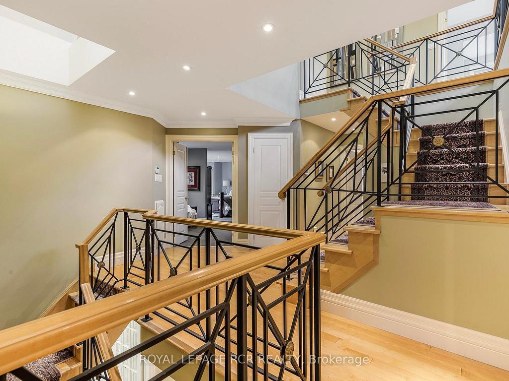 









34


Garden

Avenue,
Richmond Hill,




ON
L4C 6L9

