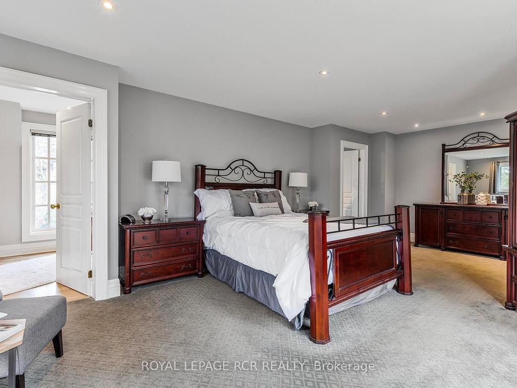 









34


Garden

Avenue,
Richmond Hill,




ON
L4C 6L9

