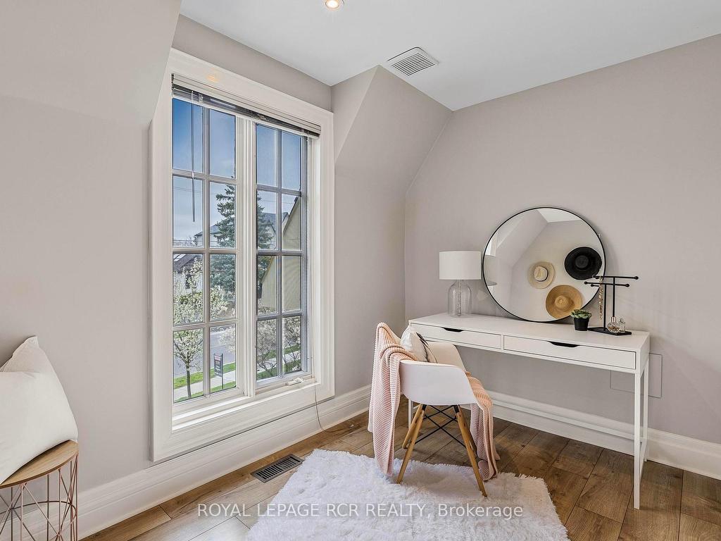 









34


Garden

Avenue,
Richmond Hill,




ON
L4C 6L9

