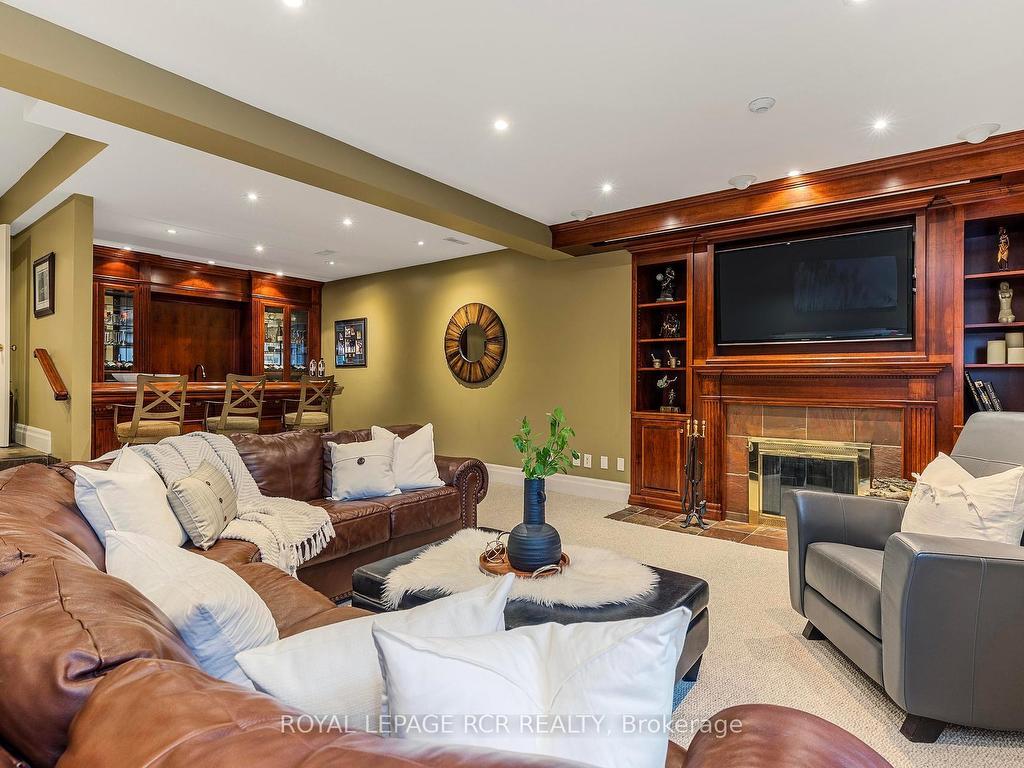 









34


Garden

Avenue,
Richmond Hill,




ON
L4C 6L9

