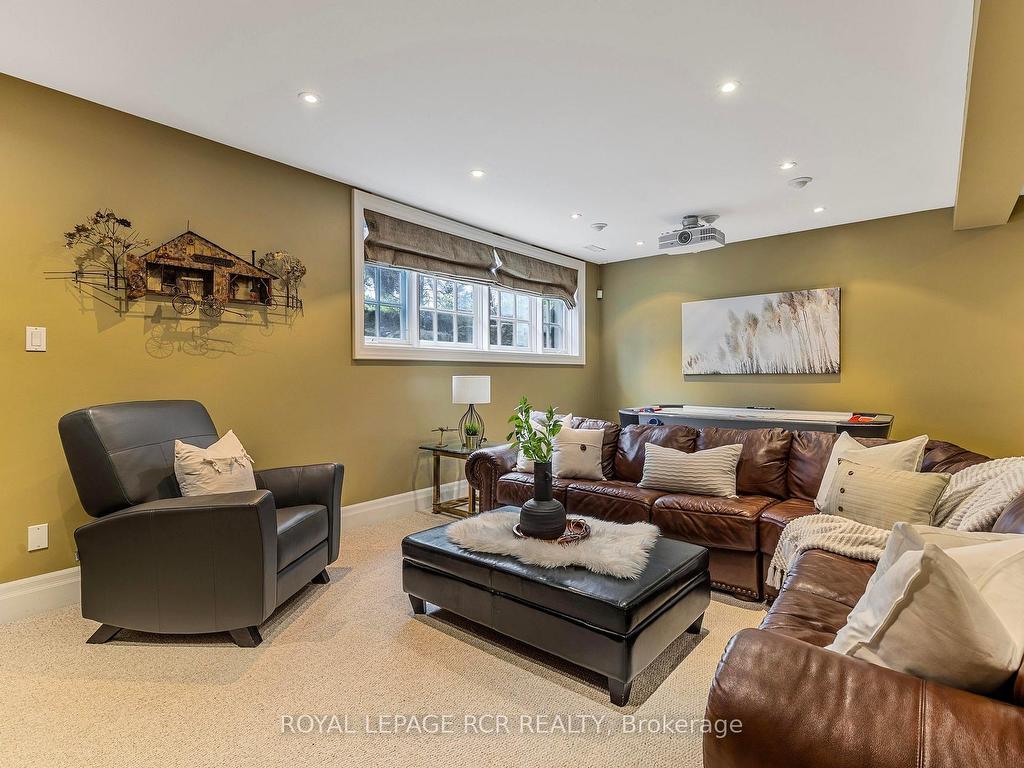 









34


Garden

Avenue,
Richmond Hill,




ON
L4C 6L9

