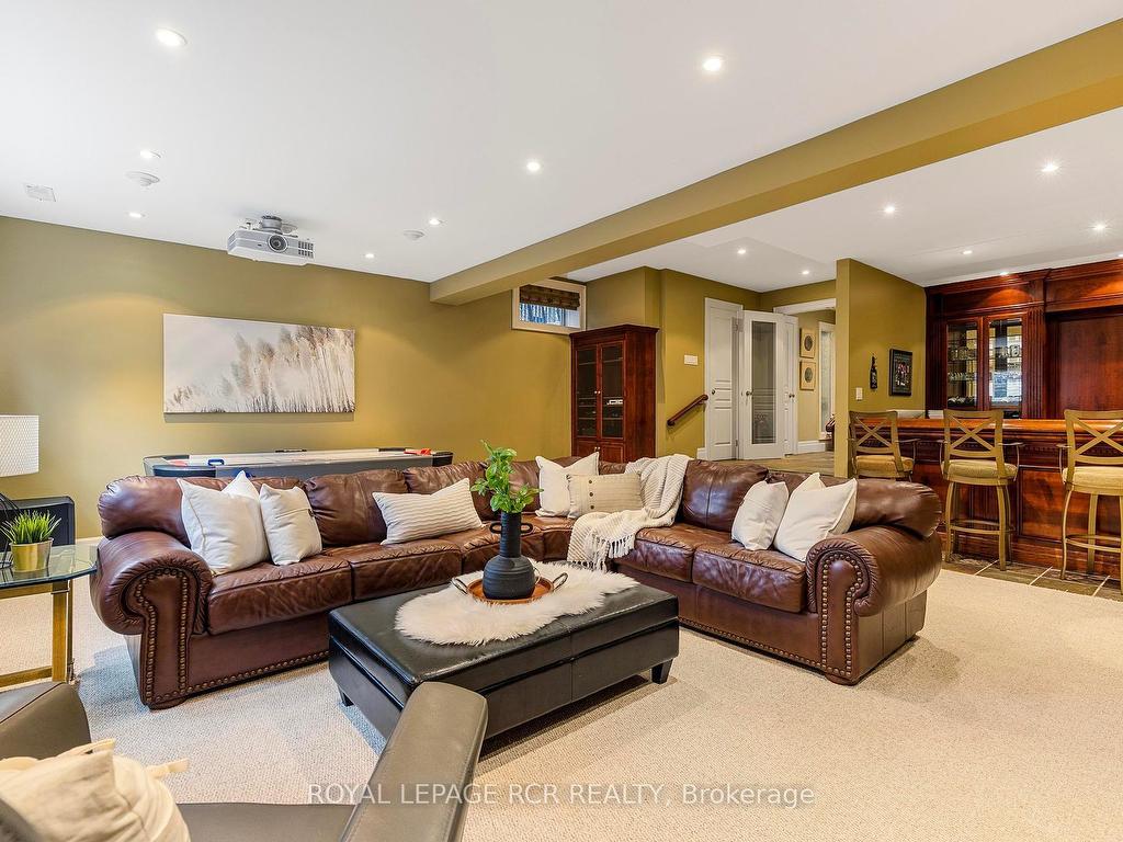 









34


Garden

Avenue,
Richmond Hill,




ON
L4C 6L9

