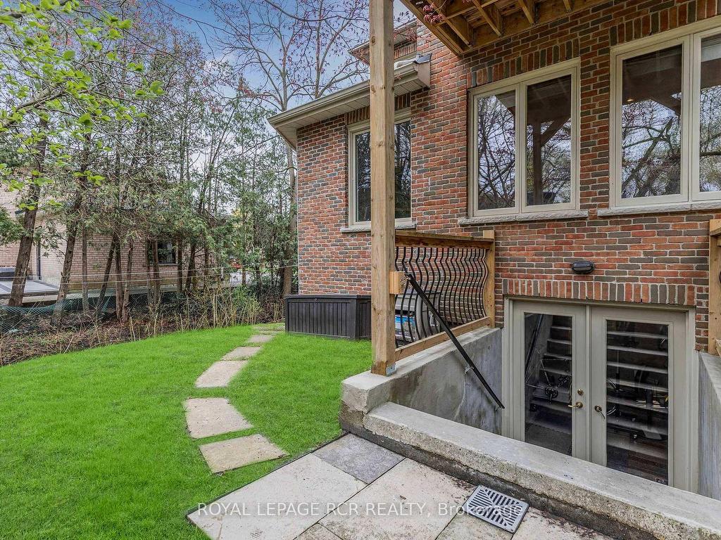 









34


Garden

Avenue,
Richmond Hill,




ON
L4C 6L9

