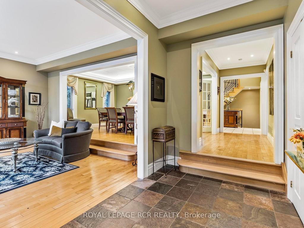 









34


Garden

Avenue,
Richmond Hill,




ON
L4C 6L9

