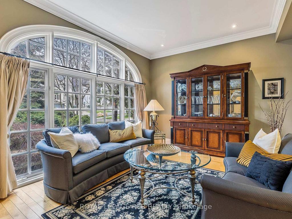 









34


Garden

Avenue,
Richmond Hill,




ON
L4C 6L9

