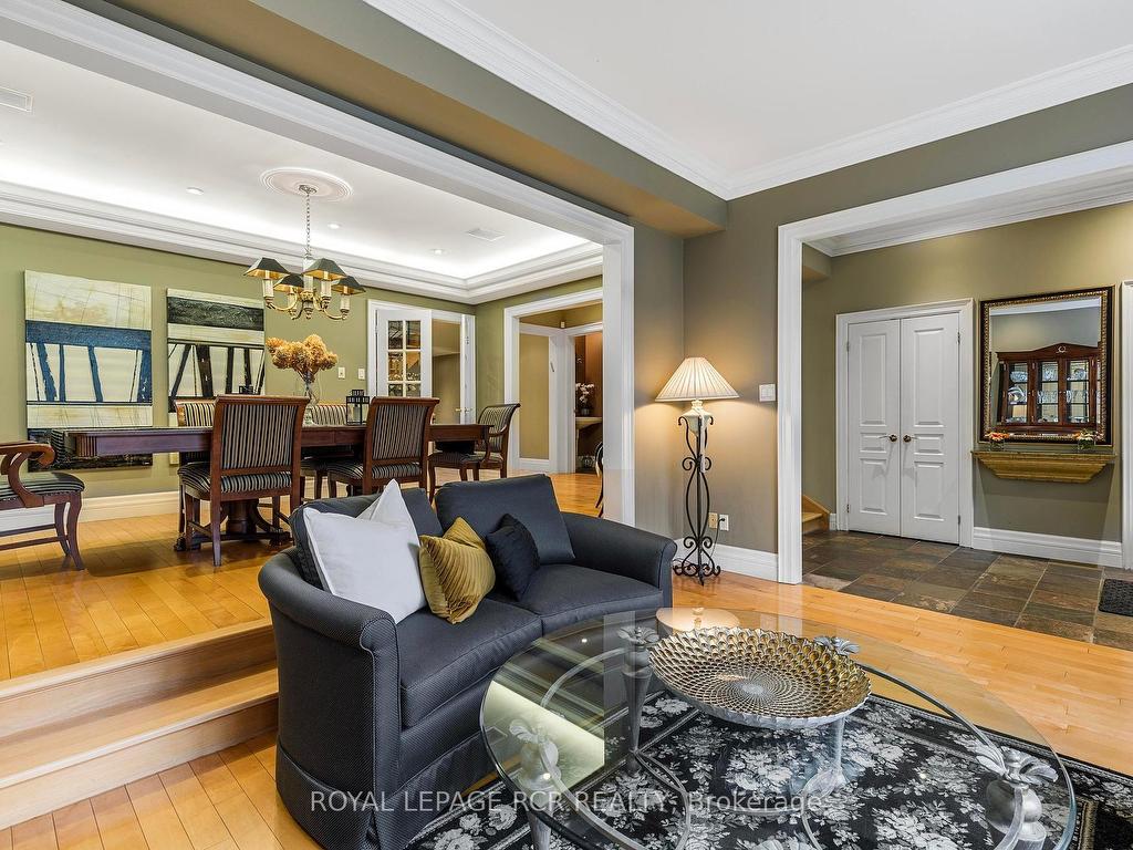 









34


Garden

Avenue,
Richmond Hill,




ON
L4C 6L9

