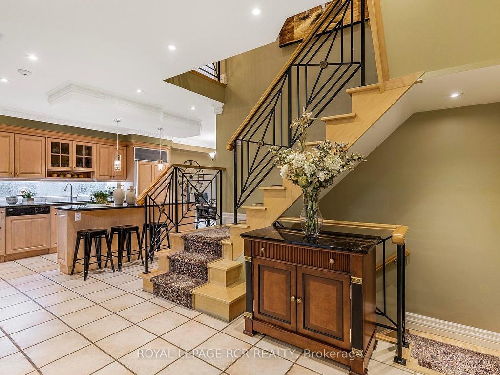 









34


Garden

Avenue,
Richmond Hill,




ON
L4C 6L9

