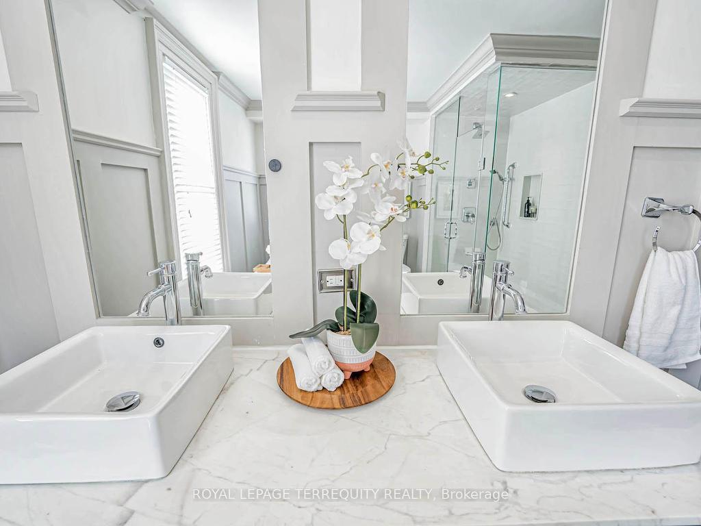 









6


Aileen Lewis

Court,
Markham,




ON
L6E 1A8

