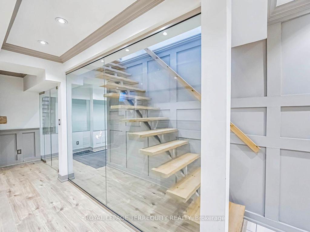 









6


Aileen Lewis

Court,
Markham,




ON
L6E 1A8

