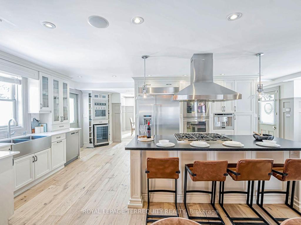 









6


Aileen Lewis

Court,
Markham,




ON
L6E 1A8

