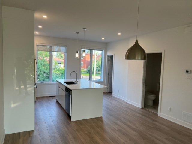 









417


Rue Houde

,
La Prairie,




QC
J5R0T8

