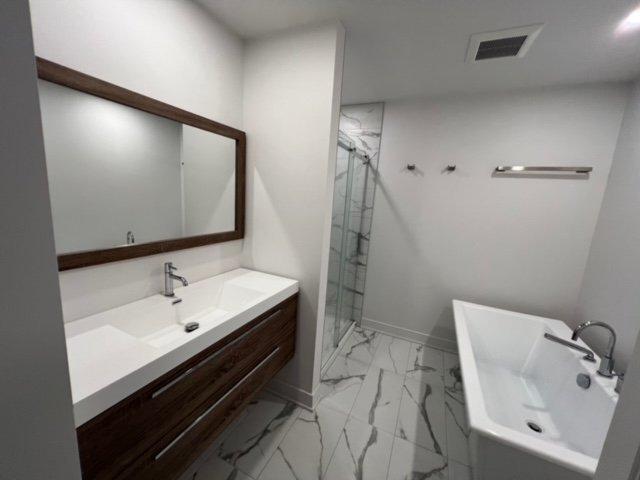 









417


Rue Houde

,
La Prairie,




QC
J5R0T8

