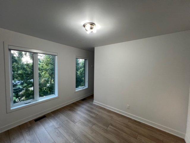 









417


Rue Houde

,
La Prairie,




QC
J5R0T8

