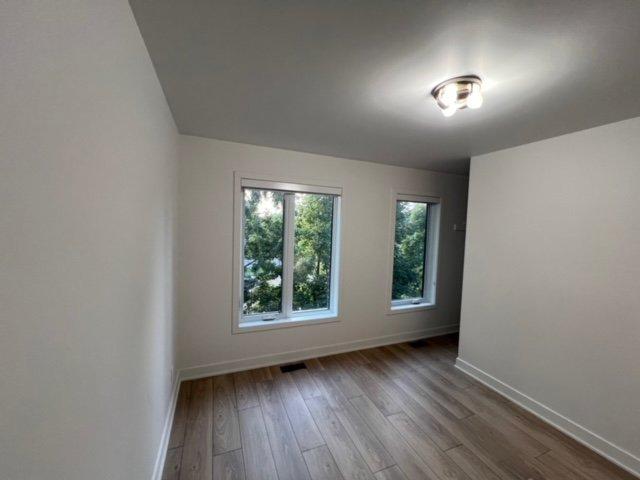 









417


Rue Houde

,
La Prairie,




QC
J5R0T8

