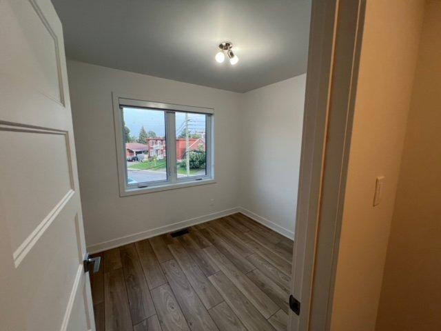 









417


Rue Houde

,
La Prairie,




QC
J5R0T8

