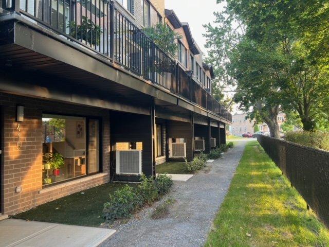 









417


Rue Houde

,
La Prairie,




QC
J5R0T8

