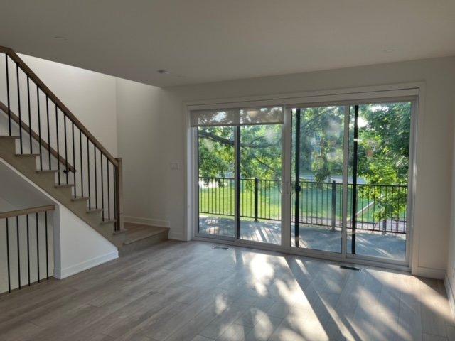 









417


Rue Houde

,
La Prairie,




QC
J5R0T8

