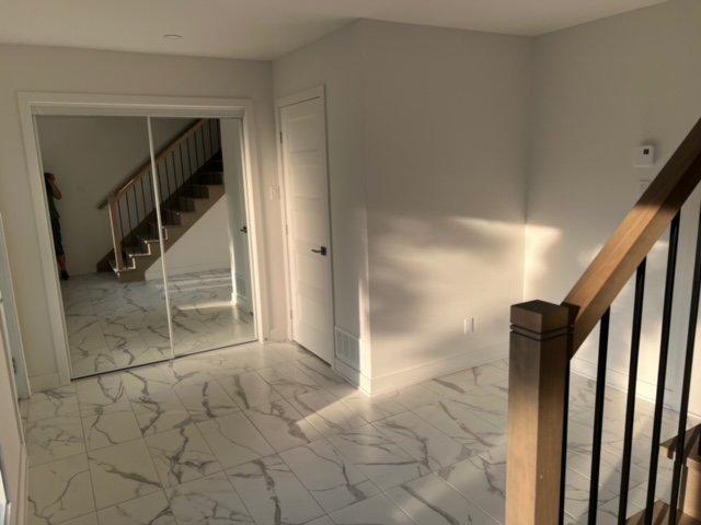 









417


Rue Houde

,
La Prairie,




QC
J5R0T8

