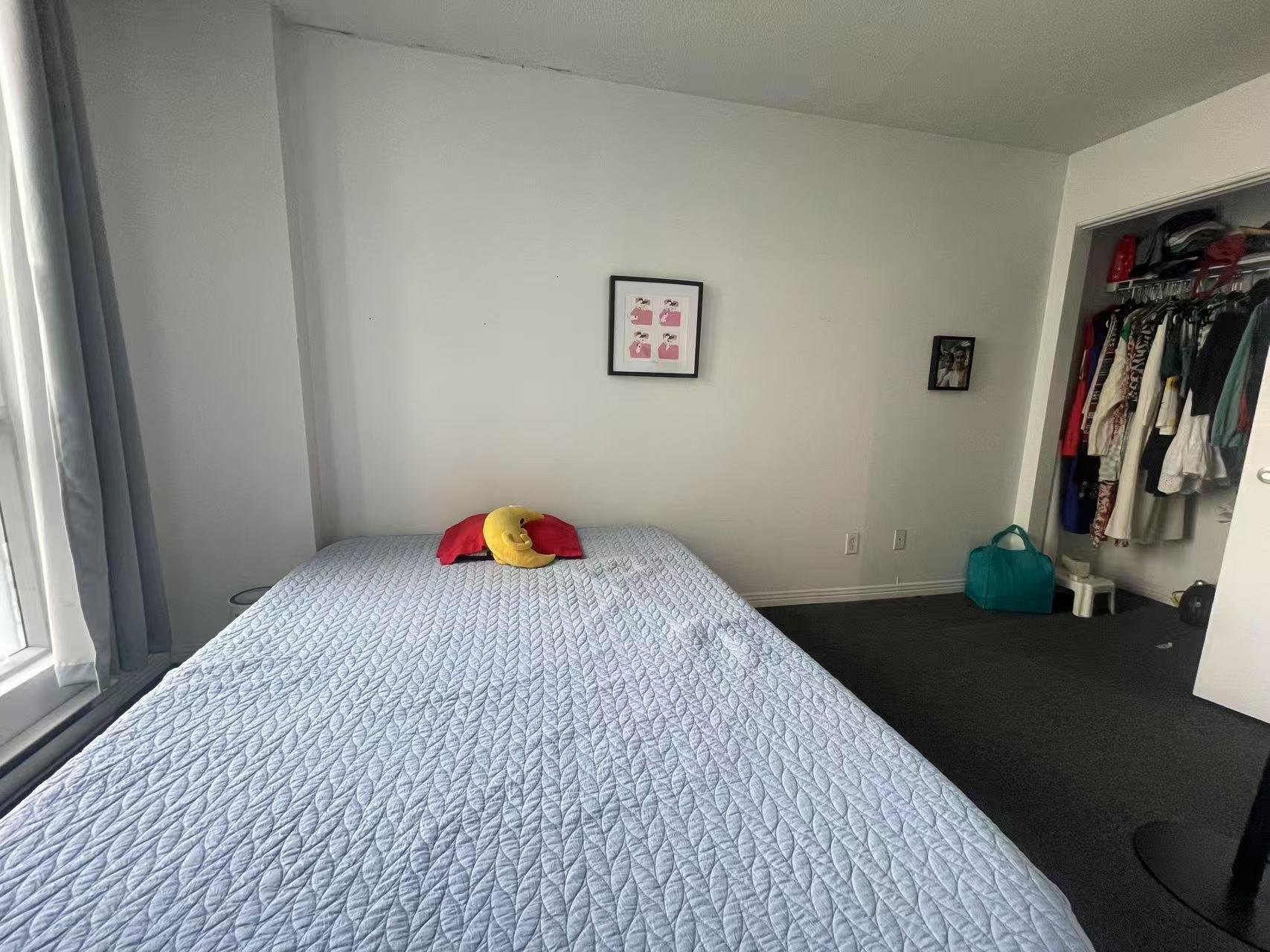 









98


Rue Charlotte

, 158,
Montréal (Ville-Marie),




QC
H2X3V2

