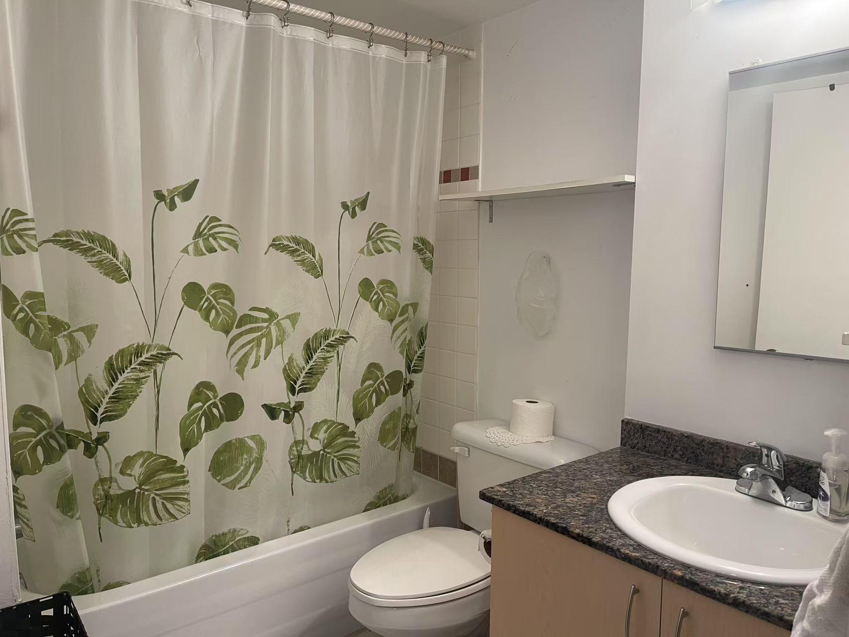









98


Rue Charlotte

, 158,
Montréal (Ville-Marie),




QC
H2X3V2

