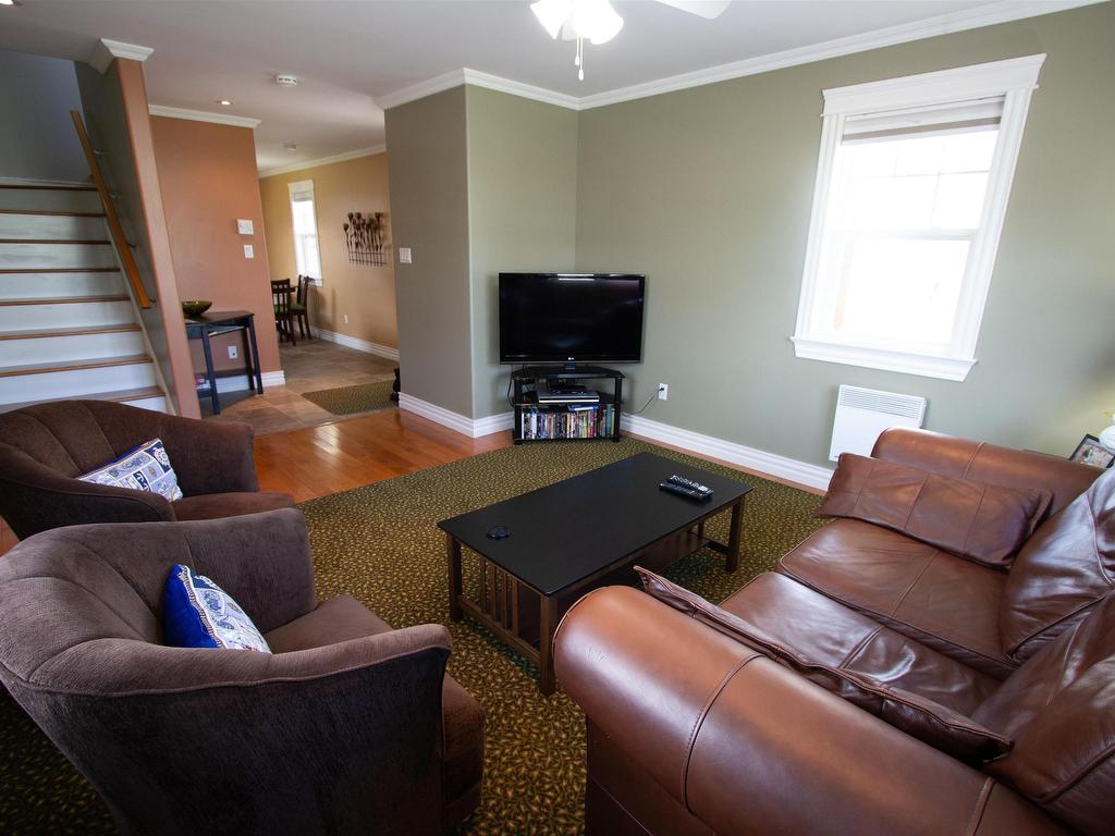 












73 Duke Street

,
Summerside,




PE
C1N 5E6

