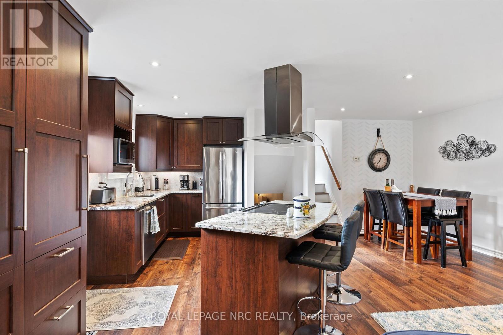 












6921 WATERS AVENUE

,
Niagara Falls (Arad/Fallsview),




Ontario
L2G5X4

