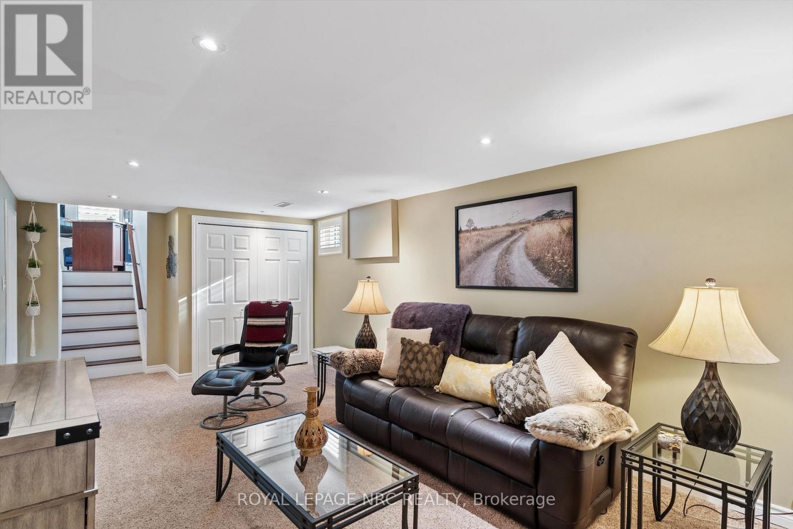 












6921 WATERS AVENUE

,
Niagara Falls (Arad/Fallsview),




Ontario
L2G5X4

